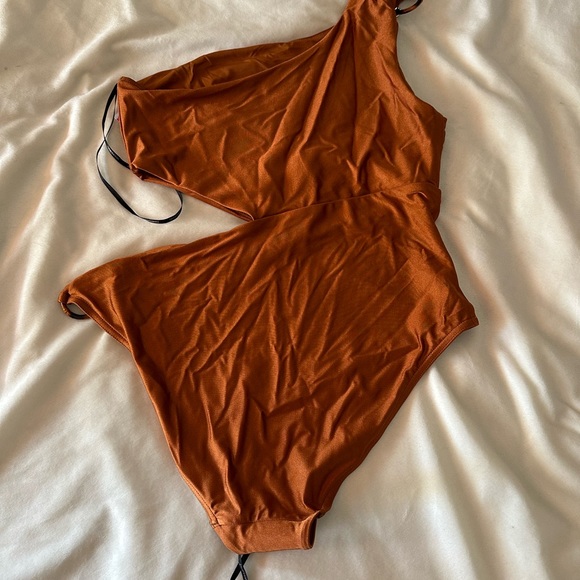 Zimmerman Asymmetrical One piece Swimsuit Size 3 - Picture 4 of 10